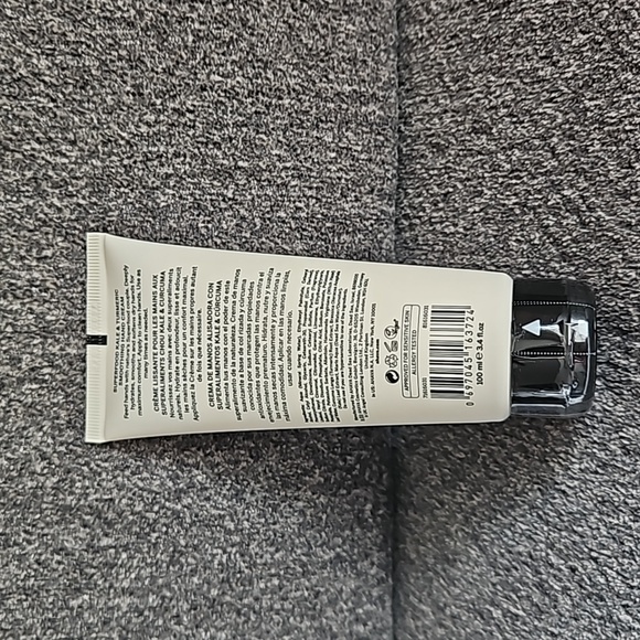 AHAVA Smoothing Hand Cream Superfood Kale & Turmeric - Picture 4 of 6